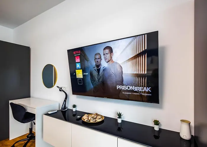 Lilly Studio Axxis Beach Mamaia